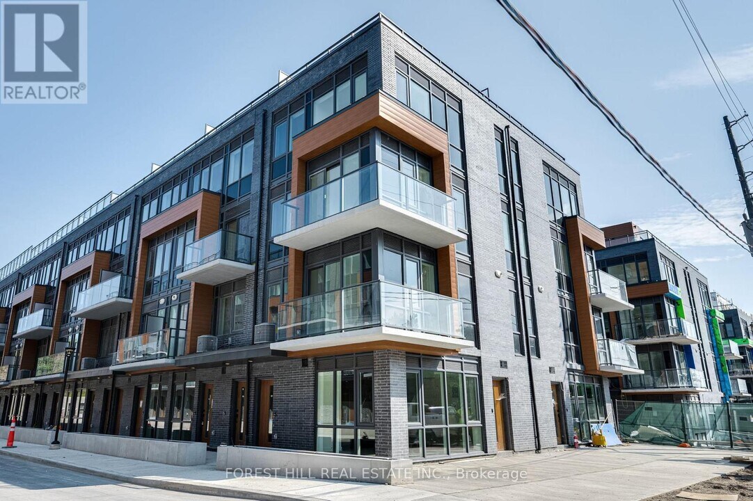 67-167 Curlew Dr in Toronto, ON - Building Photo