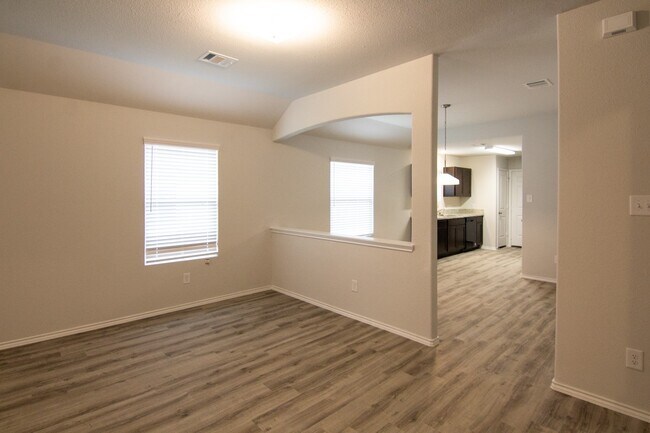 910 Dancing Sun Court in Baytown, TX - Building Photo - Building Photo