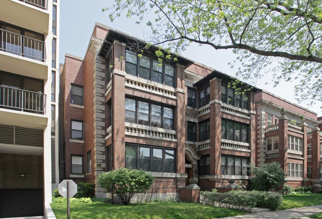 5477-5479 S Hyde Park Blvd in Chicago, IL - Building Photo