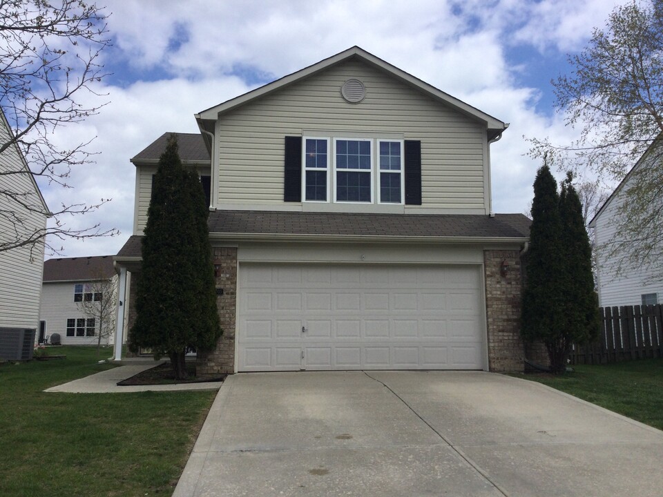 16705 Greensboro Dr in Westfield, IN - Building Photo
