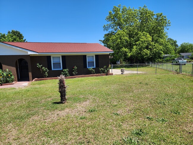 2408 Crabtree Ct in Fayetteville, NC - Building Photo - Building Photo