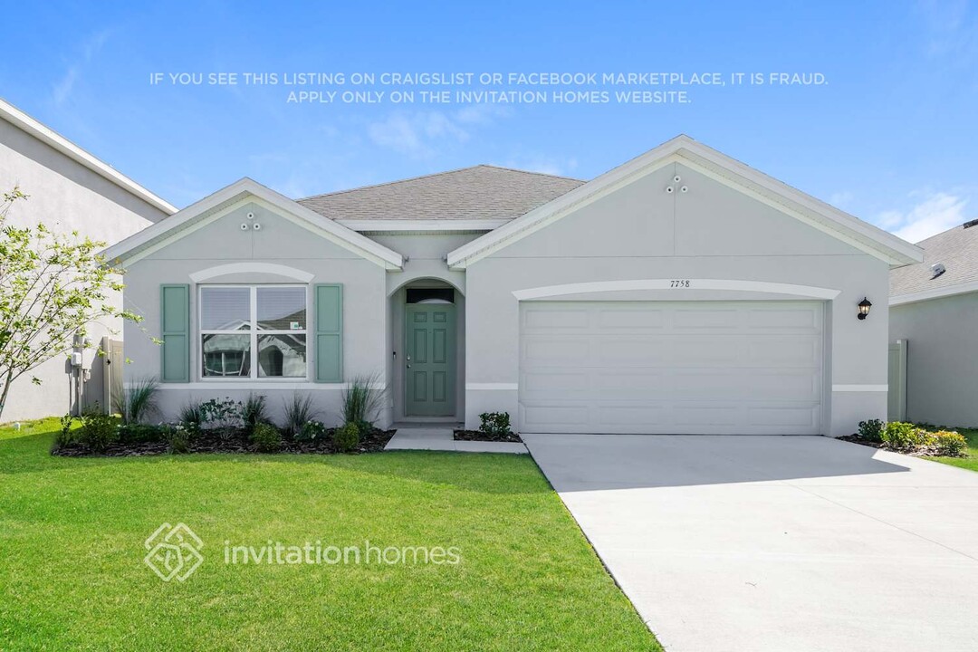 7758 Harbor Moor Dr in Palmetto, FL - Building Photo