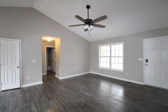 215 Old Treybrooke Dr in Greensboro, NC - Building Photo - Building Photo