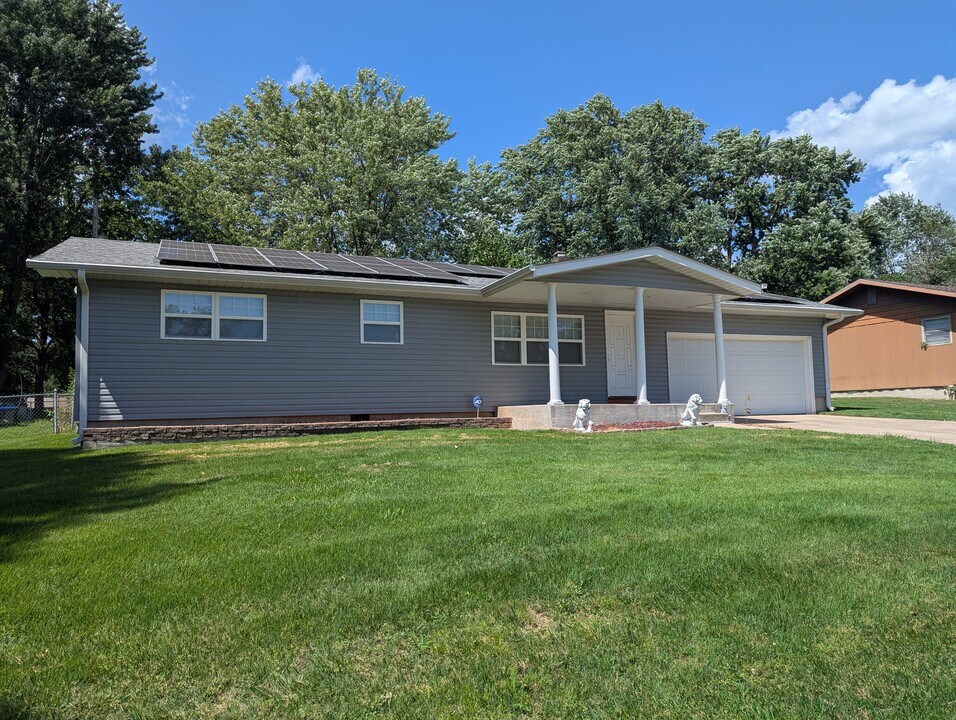 743 E Mcclernon St in Springfield, MO - Building Photo