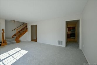 14 Harold Rd in Farmington, CT - Building Photo - Building Photo