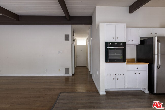 property at 11133 Rose Ave