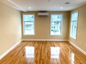 226 Main St, Unit 2 in North Andover, MA - Foto de edificio - Building Photo