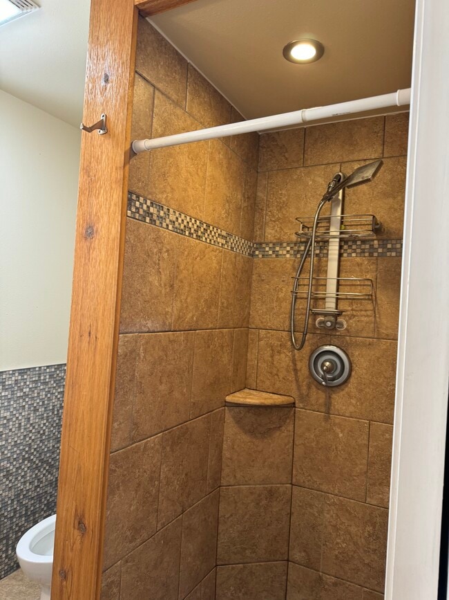 2108 N 1st St, Unit Upper unit in Milwaukee, WI - Foto de edificio - Building Photo