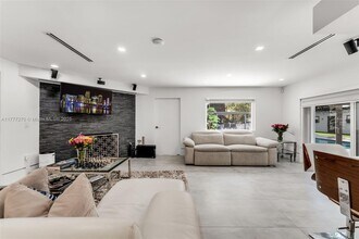 14401 SW 79th Ave in Palmetto Bay, FL - Building Photo - Building Photo