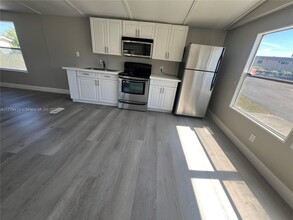5321 SW 35th Manor in Davie, FL - Building Photo - Building Photo