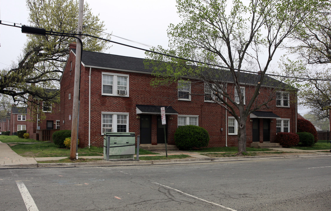 899 N Alfred St in Alexandria, VA - Building Photo