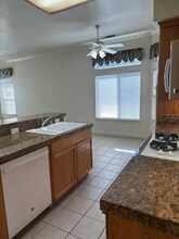 2980 Hazelwood Way in Lodi, CA - Foto de edificio - Building Photo