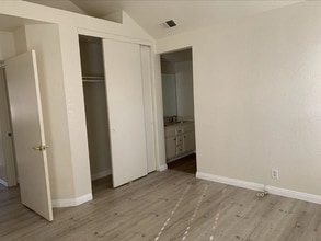 30 Cantera in Santa Ana, CA - Building Photo - Building Photo