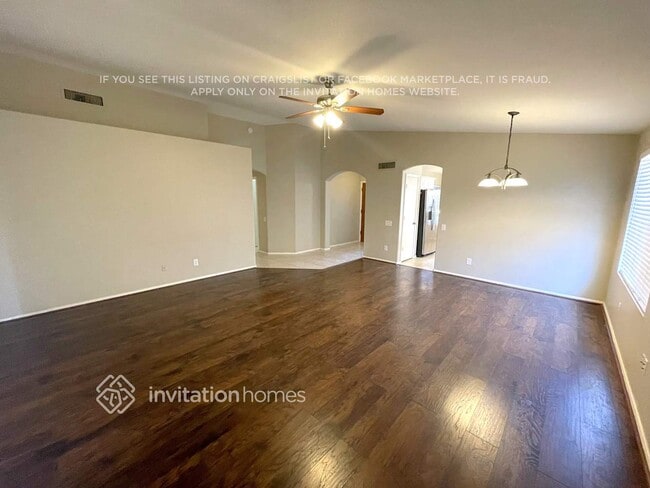 706 S Golden Key St in Gilbert, AZ - Foto de edificio - Building Photo