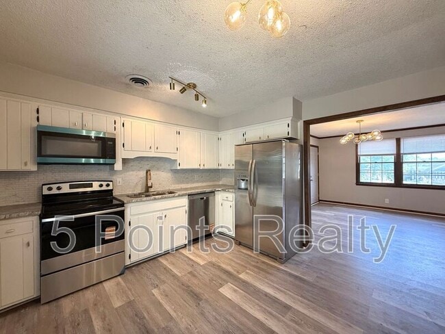 102 Susan Ct in Hendersonville, TN - Foto de edificio - Building Photo