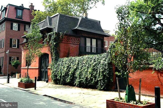 property at 2101 Cypress St