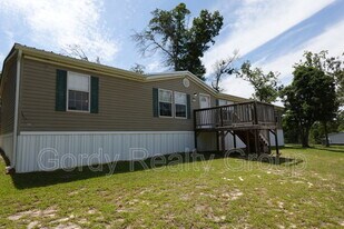1211 Dwellings St in Alford, FL - Building Photo