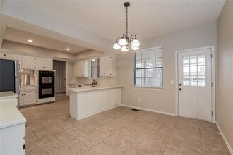 1100 Fountain Gate Ct in Norman, OK - Building Photo - Building Photo
