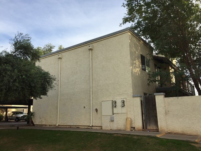 1554 W Sahuaro Dr in Phoenix, AZ - Foto de edificio - Building Photo