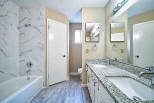 10235 Gulfstream Ln in Sugar Land, TX - Building Photo