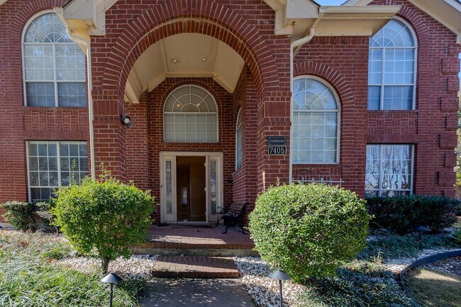 7405 Stoney Point Dr in Plano, TX - Foto de edificio - Building Photo