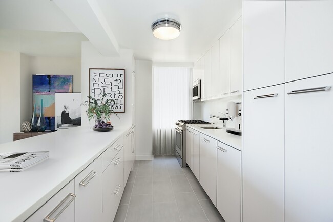 240 W 55th St in New York, NY - Building Photo - Building Photo