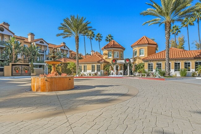 2020 Camino De La Reina in San Diego, CA - Building Photo - Building Photo