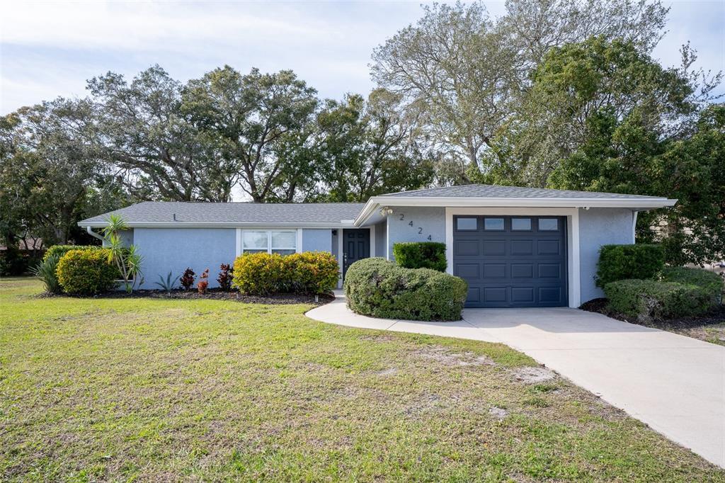 2424 Breakwater Cir in Sarasota, FL - Building Photo