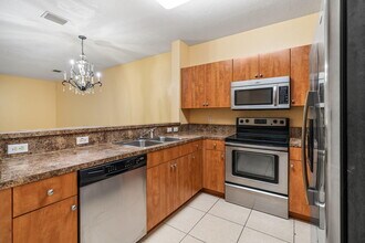 1927 Alamanda Way in Riviera Beach, FL - Building Photo - Building Photo