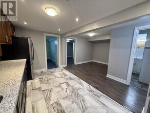 926 Flagship Dr in Mississauga, ON - Building Photo - Building Photo