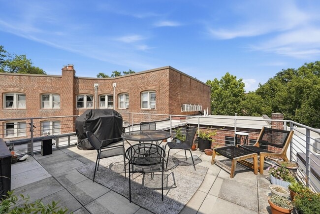 property at 2852 Connecticut Ave NW