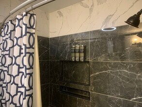 81-06 Westbourne Pl in Centreville, VA - Foto de edificio - Building Photo