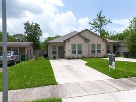 3915 Brookmeade Dr in Houston, TX - Building Photo
