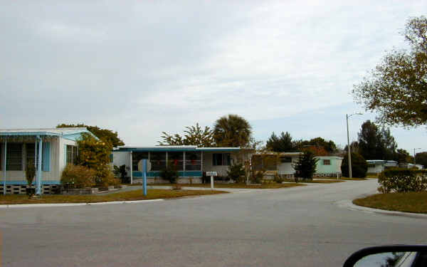 Lake Bonny Mobile Home Park in Lakeland, FL - Building Photo