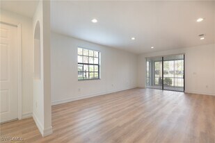 15618 Summit Pl Cir in Naples, FL - Building Photo