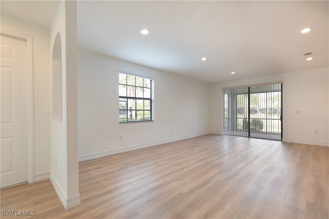 15618 Summit Pl Cir in Naples, FL - Building Photo