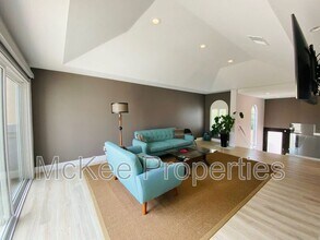 33 Port Royale Rd in Coronado, CA - Building Photo - Building Photo