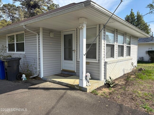 45 Yellowstone Dr in Toms River, NJ - Foto de edificio - Building Photo