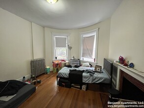 1786 Beacon St, Unit 1A in Brookline, MA - Building Photo - Building Photo
