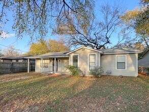 207 N Bermuda St in Waco, TX - Foto de edificio - Building Photo