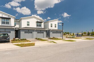 811 Spring Palms Lp in Alafaya, FL - Building Photo - Building Photo