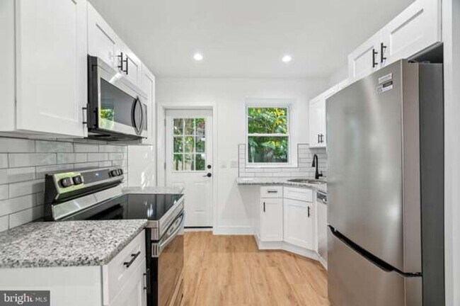 property at 1913 S Norwood St