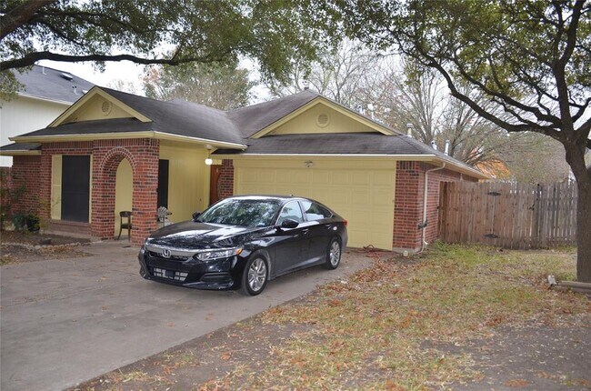 1115 Faircrest Dr in Austin, TX - Building Photo - Building Photo