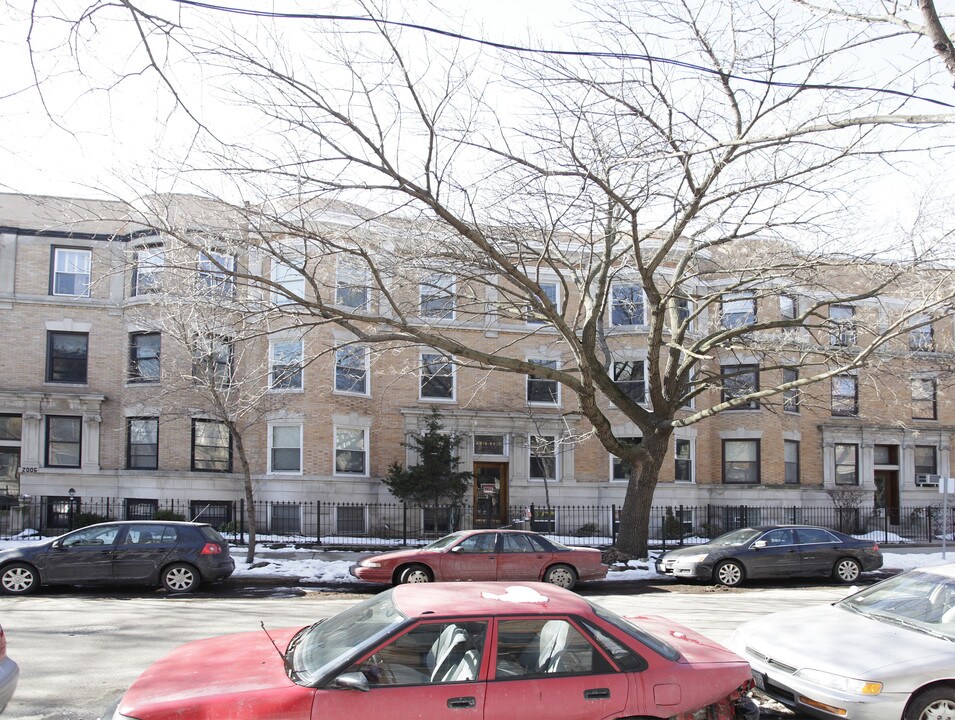 2010-2012 N Howe St in Chicago, IL - Building Photo