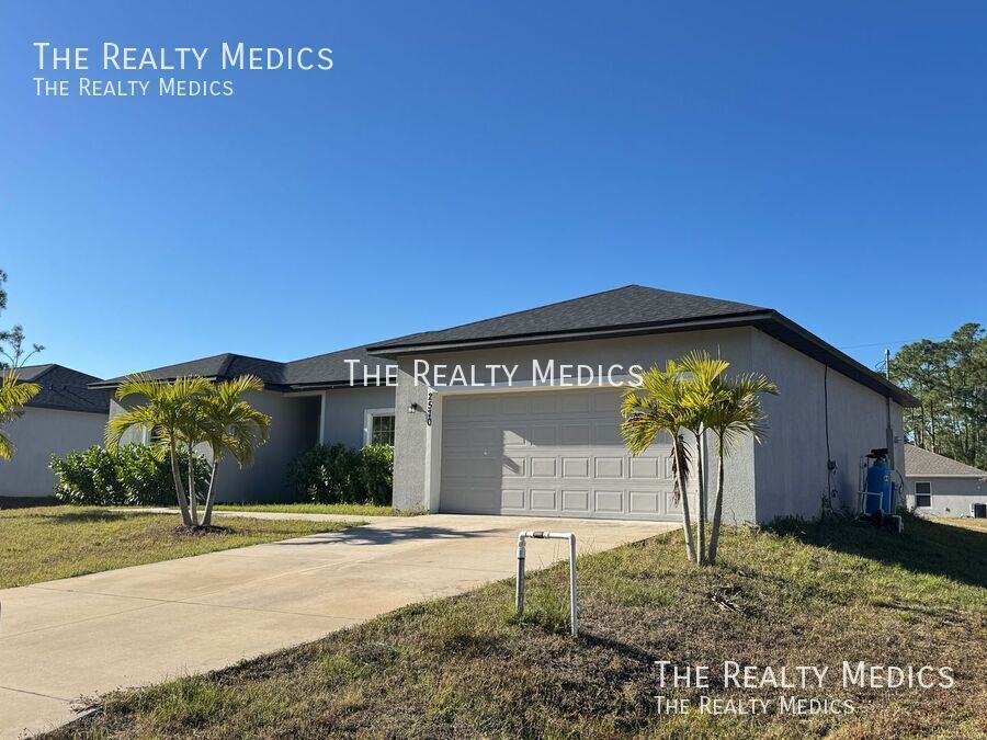 2570 SE Rayburn Ave in Palm Bay, FL - Building Photo