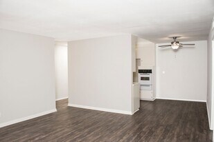 942 N Louise St Apartamentos