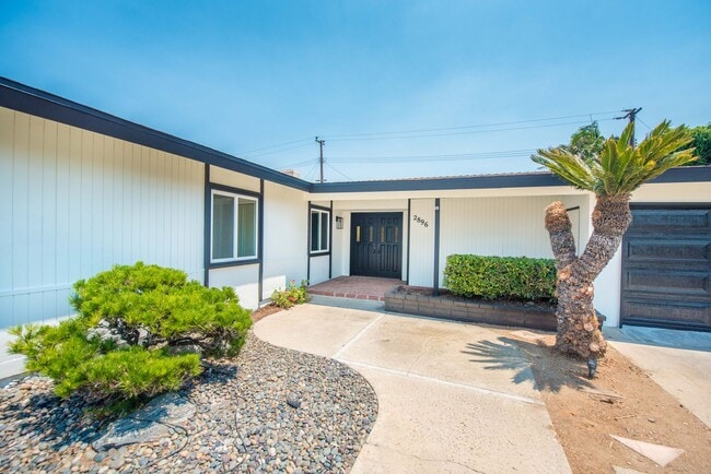 2896 Baker St in Costa Mesa, CA - Building Photo - Building Photo
