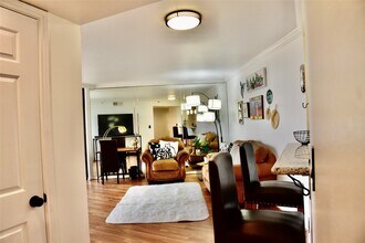 3525 Sage Rd in Houston, TX - Foto de edificio - Building Photo