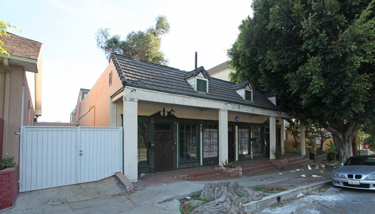 2222 Cahuenga Blvd in Los Angeles, CA - Building Photo