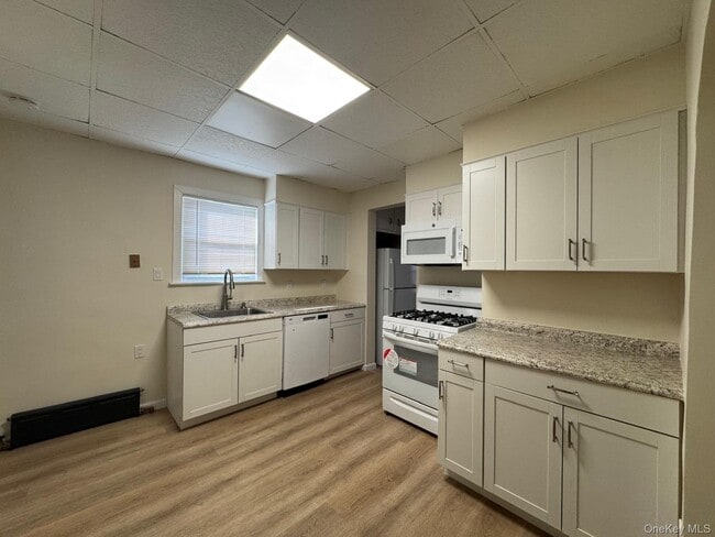 169 Lockwood Ave in Yonkers, NY - Building Photo - Building Photo